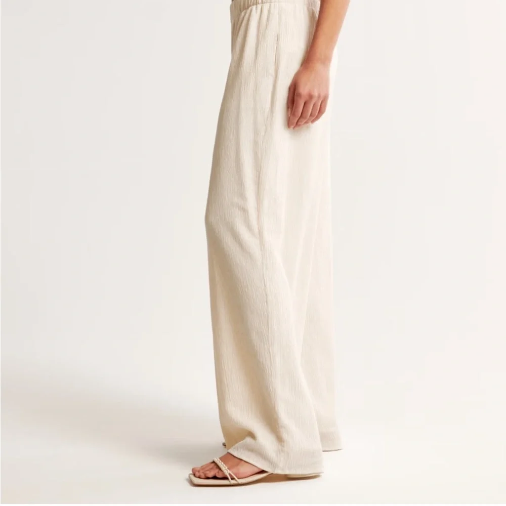 Abercrombie & Fitch Cream Wide Leg Pants High-Rise (PRICEDROP) - Picture 3 of 8